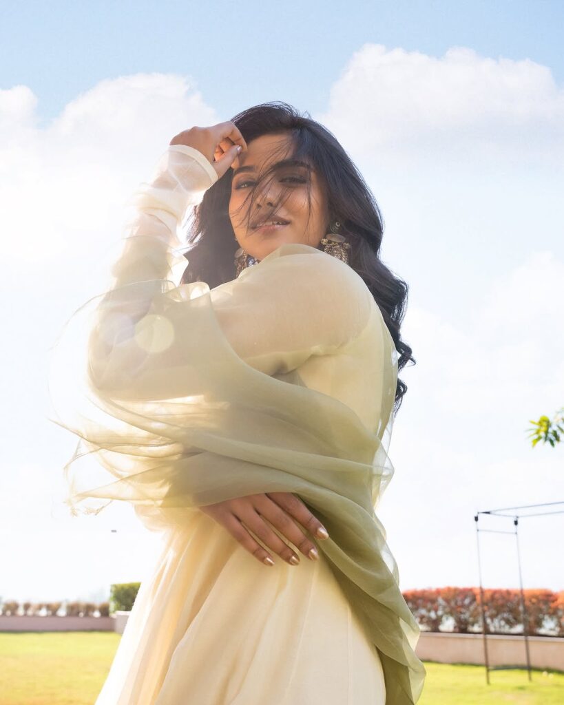 நடிகை மமிதா பைஜூ லேட்டஸ்ட் போட்டோஷூட்