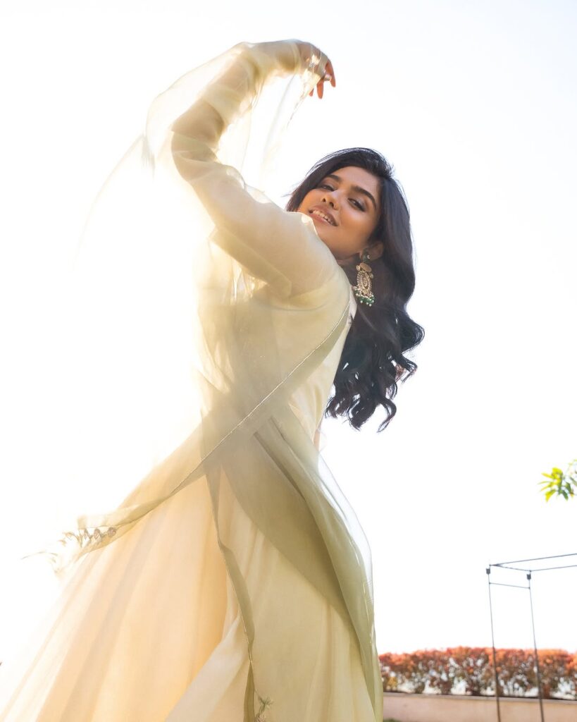 நடிகை மமிதா பைஜூ லேட்டஸ்ட் போட்டோஷூட்