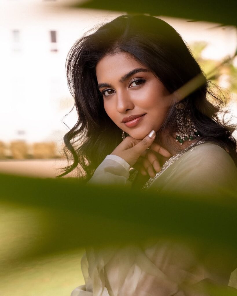 நடிகை மமிதா பைஜூ லேட்டஸ்ட் போட்டோஷூட்