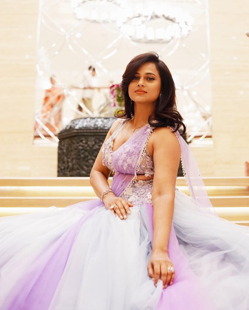 Ramya Pandian: ஊதா ஊதா ஊதா பூ.. ஊதாவில் உறைய வைக்கும் நடிகை ரம்யா பாண்டியன்!