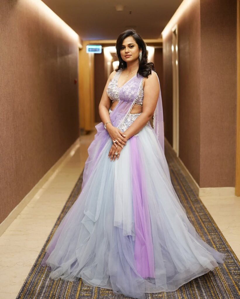 Ramya Pandian: ஊதா ஊதா ஊதா பூ.. ஊதாவில் உறைய வைக்கும் நடிகை ரம்யா பாண்டியன்!