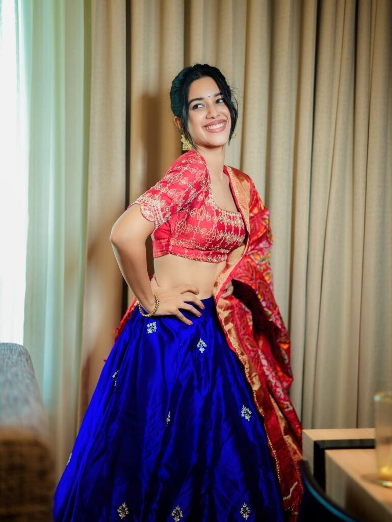 ஹோம்லி லுக்கில் நடிகை மிர்னாலினி ரவி..