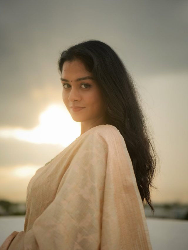 cropped-Lakshmi-Priya-Latest-Cute-Photos-Go-Viral-Mahanadhi-Serial-Actress-New-Pics-9.jpg